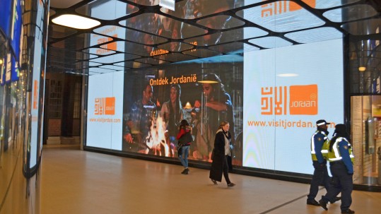digital-advertising-inspiring-video-spot-about-jordan-at-4-high-traffic-train-stations-in-the-netherlands2